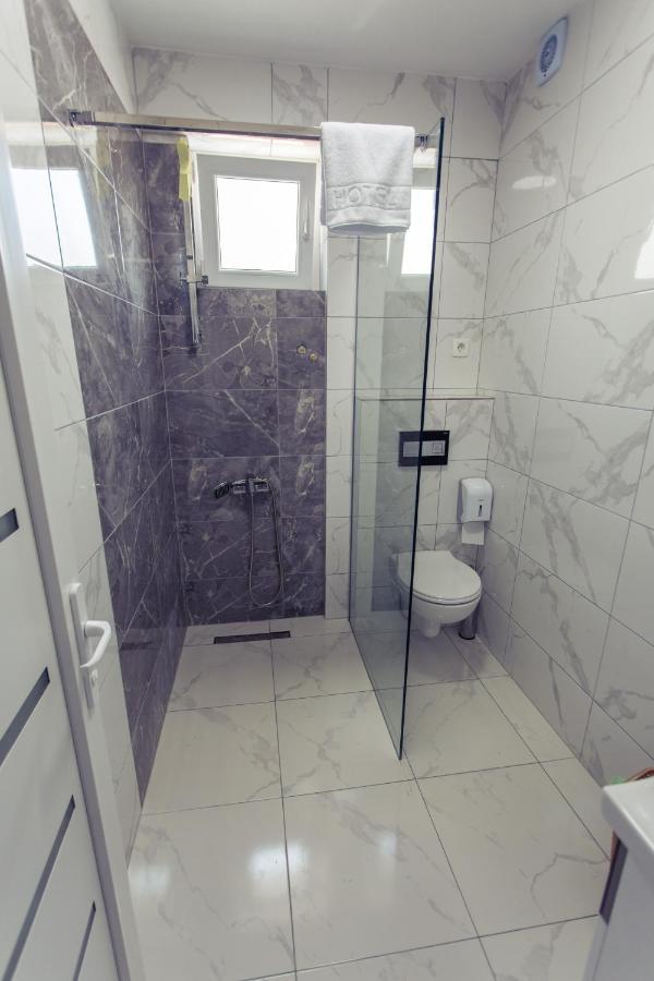 City Hotel Ferizaj Eksteriør bilde